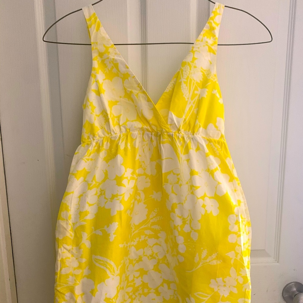 Women’s yellow and white flower dress